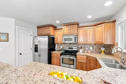 Kitchen - 663 N Shadowfox Pl, Eagle, ID 83616 photo 4 of 6