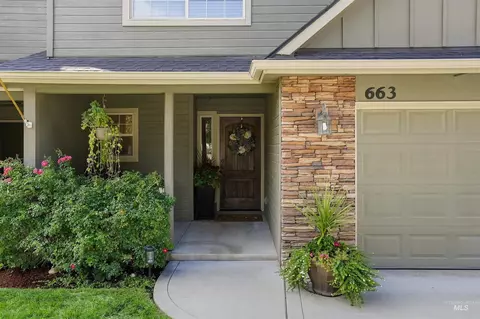 Exterior - 663 N Shadowfox Pl, Eagle, ID 83616 photo 2 of 13