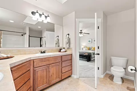 Bath - 663 N Shadowfox Pl, Eagle, ID 83616 photo 6 of 7