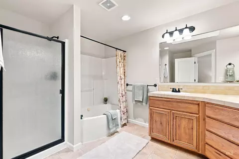 Bath - 663 N Shadowfox Pl, Eagle, ID 83616 photo 4 of 7