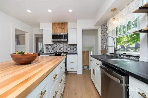 Kitchen - 604 E 1st St, Emmett, ID 83617 photo 3 of 5