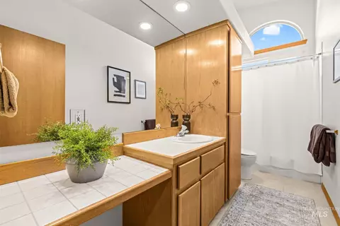 Bath - 726 E Parkway Ct, Boise, ID 83706 photo 2 of 3