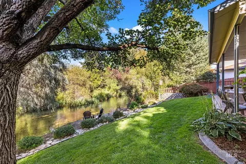 Exterior - 726 E Parkway Ct, Boise, ID 83706 photo 5 of 8