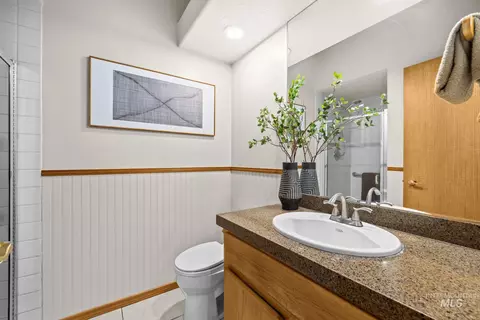 Bath - 726 E Parkway Ct, Boise, ID 83706 photo 3 of 3