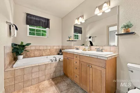 Bath - 1144 E Winding Creek Dr, Eagle, ID 83616 photo 2 of 4