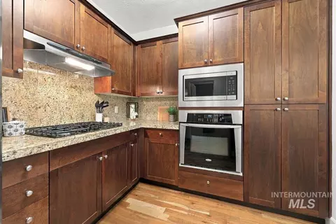 Kitchen - 1144 E Winding Creek Dr, Eagle, ID 83616 photo 2 of 4