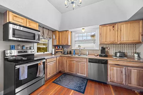 Kitchen - 4574 Bennett Rd, Kuna, ID 83634 photo 2 of 3