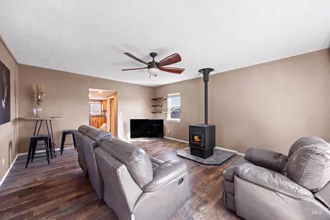 Living - 4574 Bennett Rd, Kuna, ID 83634 photo 2 of 2