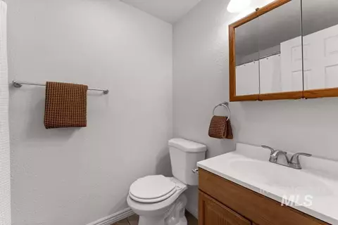Bath - 1302 E Victory Rd, Boise, ID 83706 photo 2 of 2