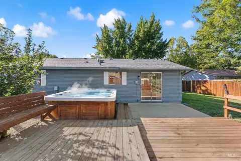 Exterior - 1302 E Victory Rd, Boise, ID 83706 photo 3 of 7