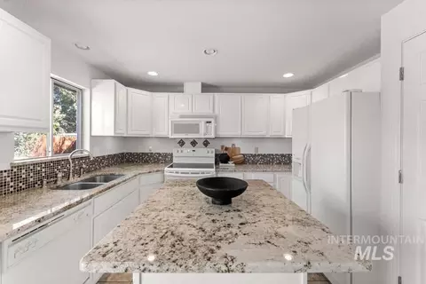 Kitchen - 1302 E Victory Rd, Boise, ID 83706 photo 1 of 4