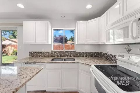 Kitchen - 1302 E Victory Rd, Boise, ID 83706 photo 3 of 4