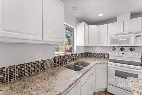 Kitchen - 1302 E Victory Rd, Boise, ID 83706 photo 2 of 4