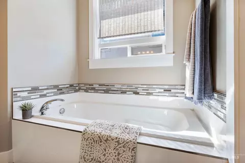 Bath - 133 S Baxter Way, Eagle, ID 83616 photo 3 of 6