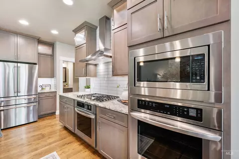 Kitchen - 133 S Baxter Way, Eagle, ID 83616 photo 5 of 6