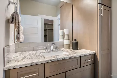 Bath - 133 S Baxter Way, Eagle, ID 83616 photo 4 of 6