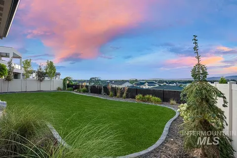 Exterior - 2964 E Parulo Dr, Meridian, ID 83642 photo 4 of 6