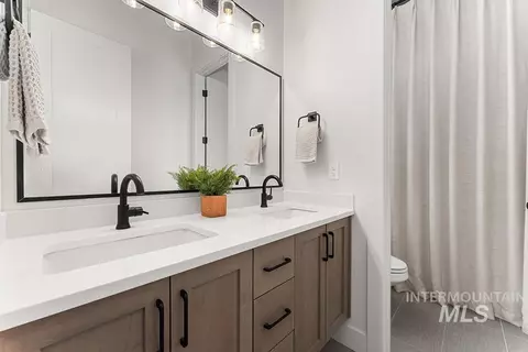 Bath - 2964 E Parulo Dr, Meridian, ID 83642 photo 4 of 5