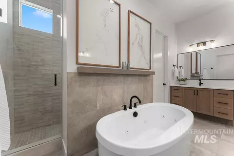 Bath - 2964 E Parulo Dr, Meridian, ID 83642 photo 3 of 5