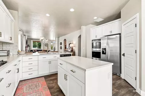 Kitchen - 365 N Tullshire, Eagle, ID 83616 photo 7 of 8