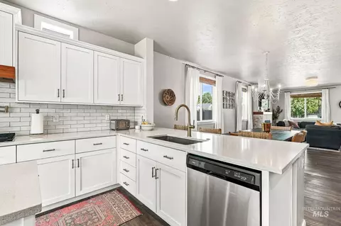 Kitchen - 365 N Tullshire, Eagle, ID 83616 photo 4 of 8