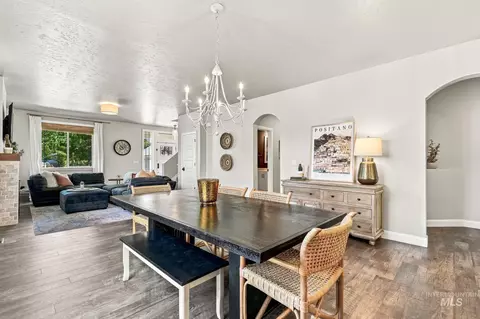 Dining - 365 N Tullshire, Eagle, ID 83616 photo 5 of 6