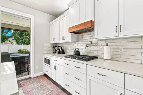 Kitchen - 365 N Tullshire, Eagle, ID 83616 photo 6 of 8