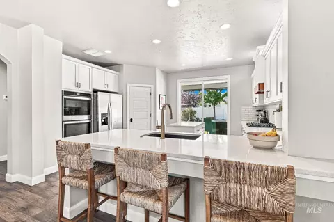 Kitchen - 365 N Tullshire, Eagle, ID 83616 photo 1 of 8