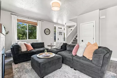 Living - 365 N Tullshire, Eagle, ID 83616 photo 5 of 6
