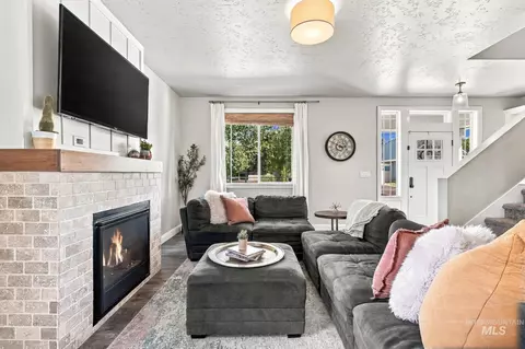 Living - 365 N Tullshire, Eagle, ID 83616 photo 6 of 6