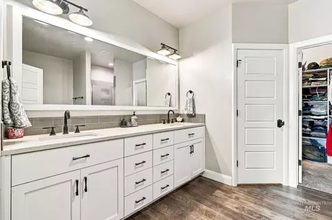 Bath - 365 N Tullshire, Eagle, ID 83616 photo 3 of 7