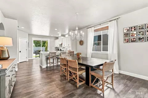 Dining - 365 N Tullshire, Eagle, ID 83616 photo 4 of 6