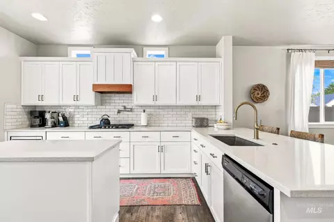 Kitchen - 365 N Tullshire, Eagle, ID 83616 photo 3 of 8