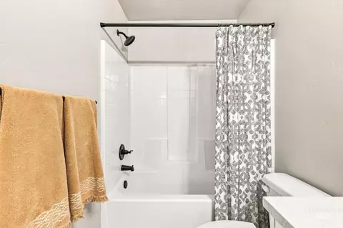 Bath - 365 N Tullshire, Eagle, ID 83616 photo 6 of 7