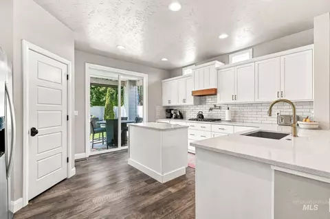 Kitchen - 365 N Tullshire, Eagle, ID 83616 photo 2 of 8