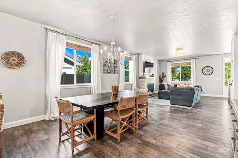 Dining - 365 N Tullshire, Eagle, ID 83616 photo 6 of 6