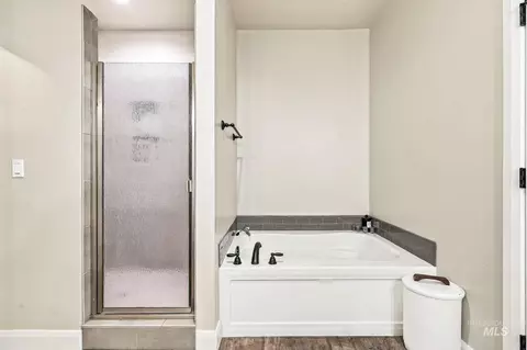 Bath - 365 N Tullshire, Eagle, ID 83616 photo 4 of 7