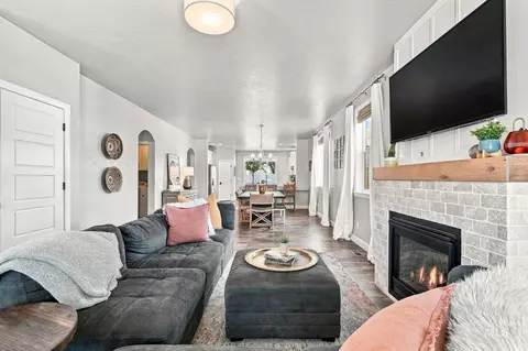Living - 365 N Tullshire, Eagle, ID 83616 photo 2 of 6