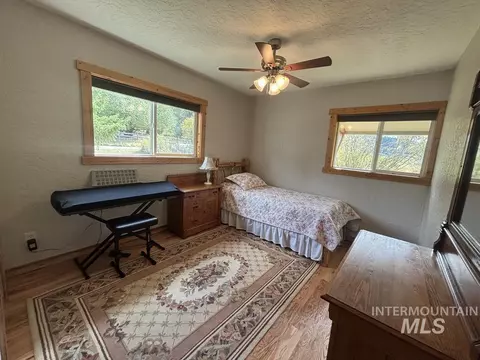 Bedroom - 10092 Timberrim Dr, Cascade, ID 83611 photo 4 of 8