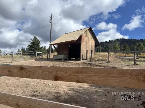 Exterior - 10092 Timberrim Dr, Cascade, ID 83611 photo 4 of 19