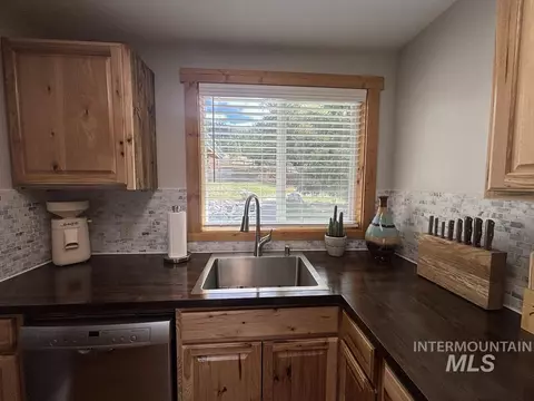 Kitchen - 10092 Timberrim Dr, Cascade, ID 83611 photo 3 of 3
