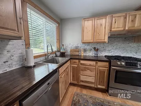 Kitchen - 10092 Timberrim Dr, Cascade, ID 83611 photo 2 of 3