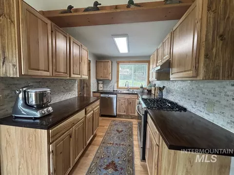 Kitchen - 10092 Timberrim Dr, Cascade, ID 83611 photo 1 of 3