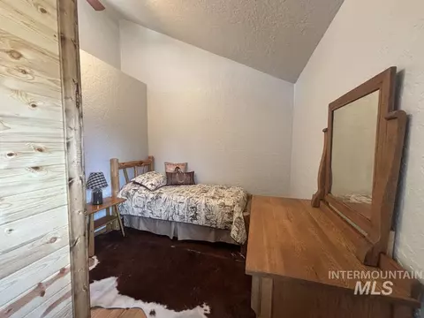 Bedroom - 10092 Timberrim Dr, Cascade, ID 83611 photo 7 of 8