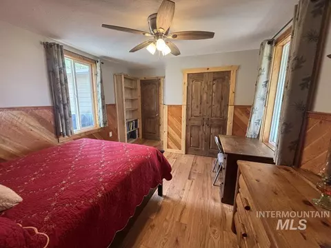 Bedroom - 10092 Timberrim Dr, Cascade, ID 83611 photo 3 of 8