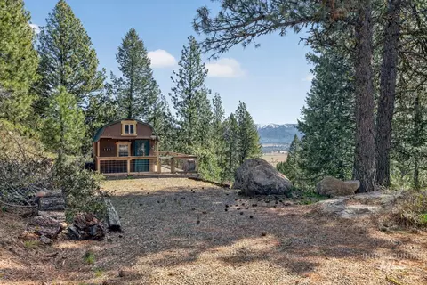 Exterior - 506 Hilltop Rd, Cascade, ID 83611 photo 2 of 7