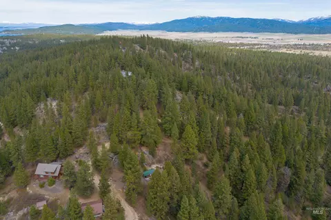 View/Area - 506 Hilltop Rd, Cascade, ID 83611 photo 4 of 8