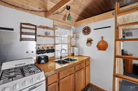 Kitchen - 506 Hilltop Rd, Cascade, ID 83611 photo 1 of 1