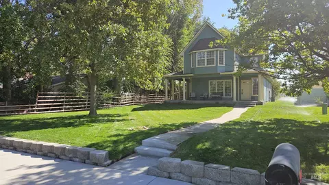 Exterior - 675 E Pine Ave, Meridian, ID 83642 photo 2 of 9