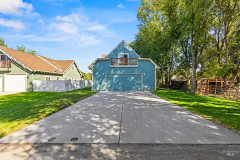 Exterior - 675 E Pine Ave, Meridian, ID 83642 photo 8 of 9